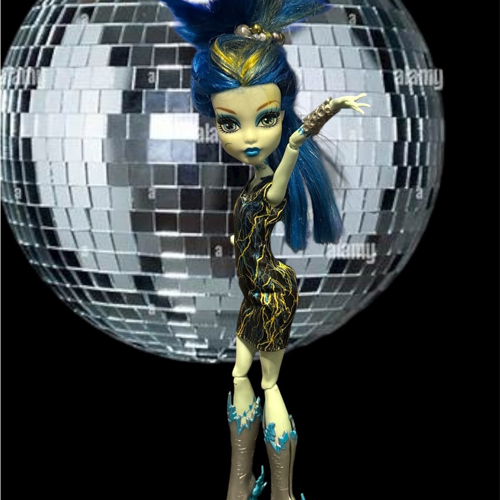 Colorful FREAKY FUSION MH Doll with Blue Hair and Silver Boots 2014